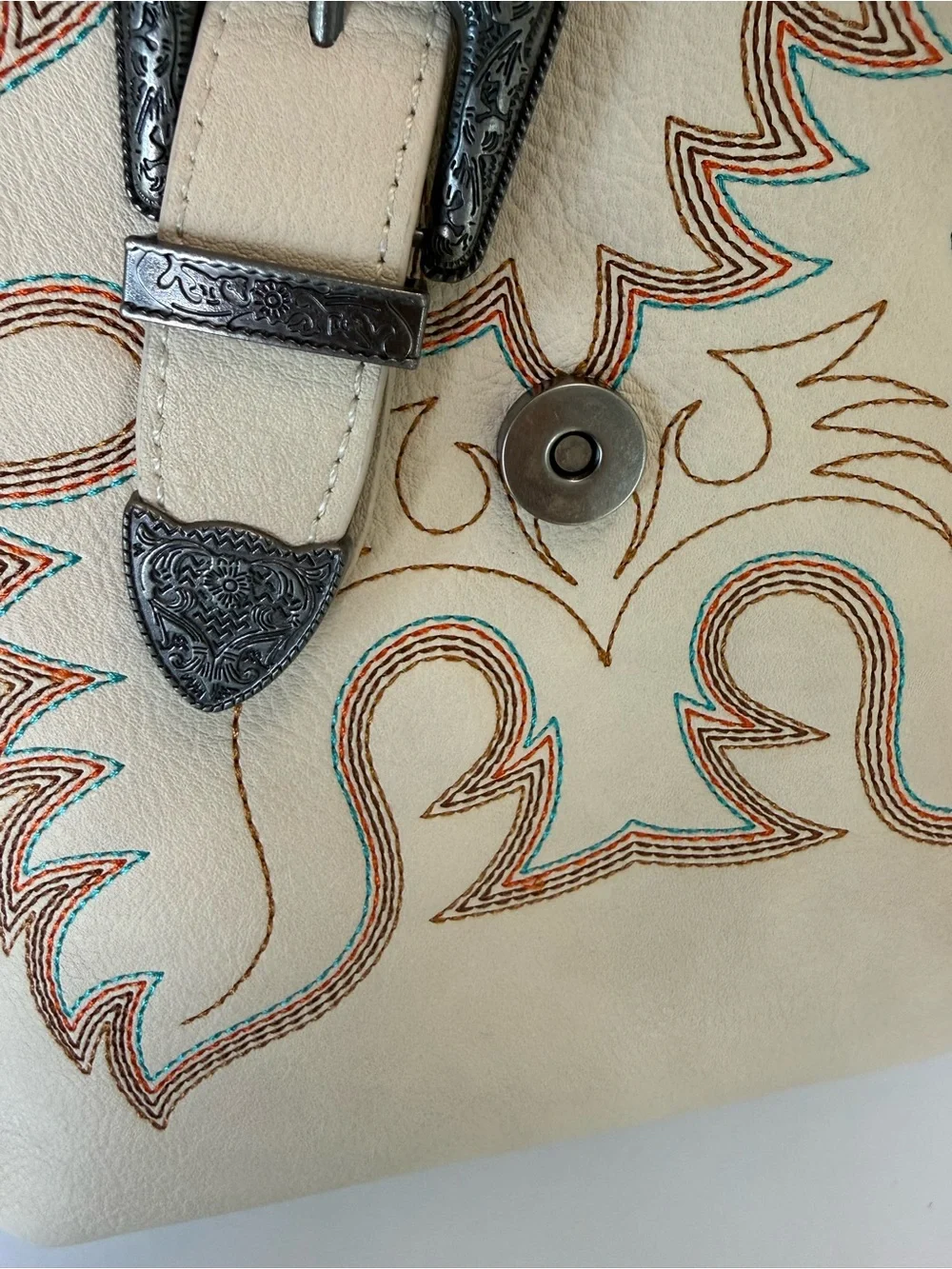 Wrangler Cream Western Tote Bag 🤠 Embroidered Boot Stitch + Silver Buckle